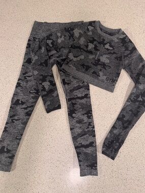 Gymshark Gray and Black Camo Athletic Leggings and Crop Top Small